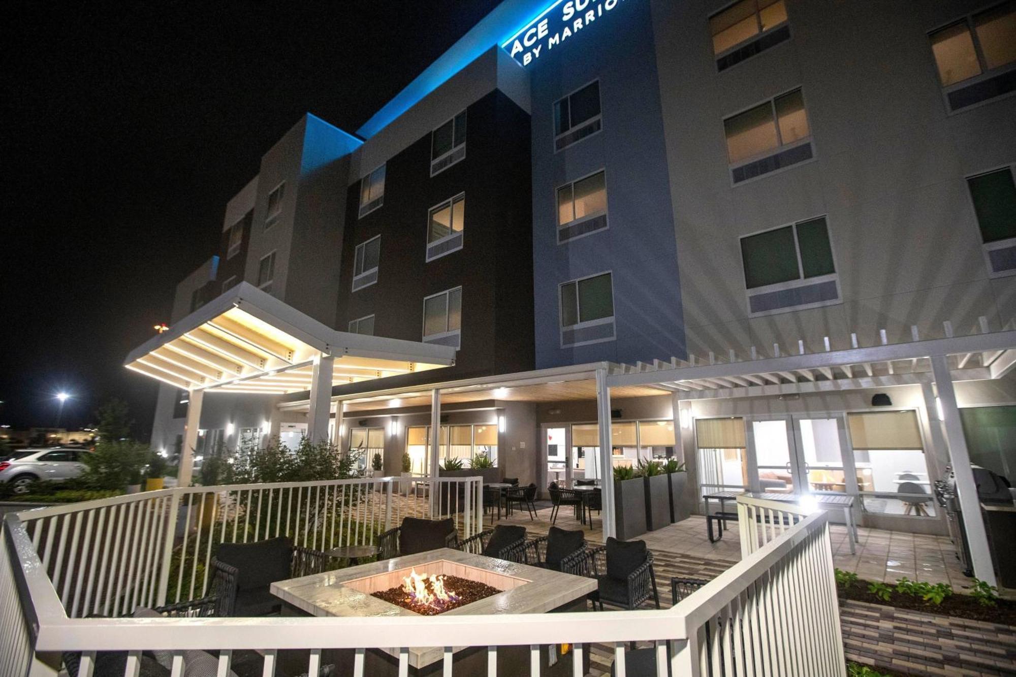 Towneplace Suites By Marriott Conroe Exteriör bild